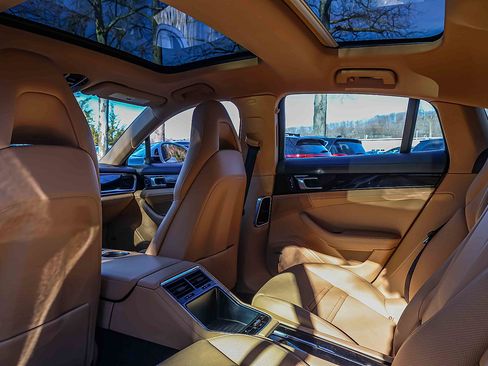 Used 2020 Porsche Panamera 4S w/ Premium Package Plus image 20