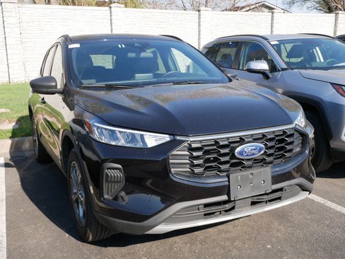 Used 2025 Ford Escape ST-Line AWD/4WD image 3