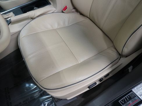 Used 2010 Lincoln MKZ image 11