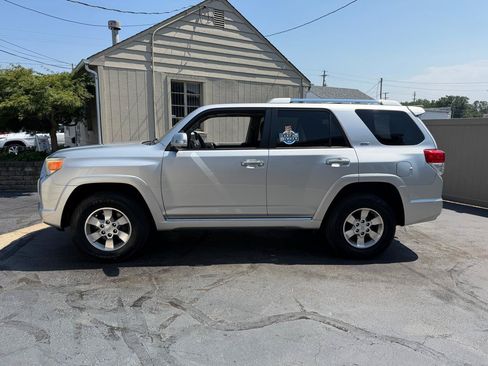 Used 2010 Toyota 4Runner SR5 AWD/4WD image 12