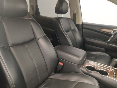Used 2020 Nissan Pathfinder Platinum FWD image 21