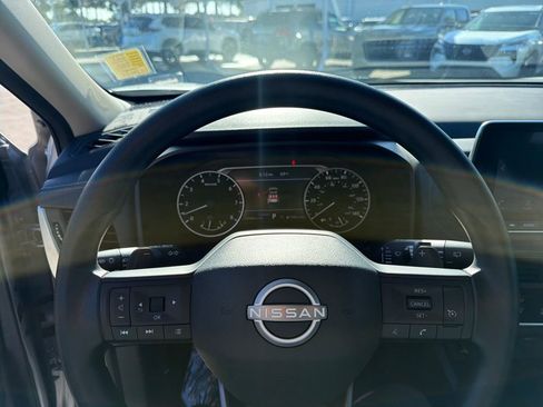Used 2025 Nissan Rogue S image 17