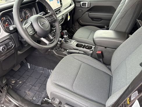 New 2025 Jeep Gladiator Willys image 10