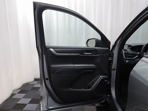 Used 2025 GMC Acadia Elevation image 5