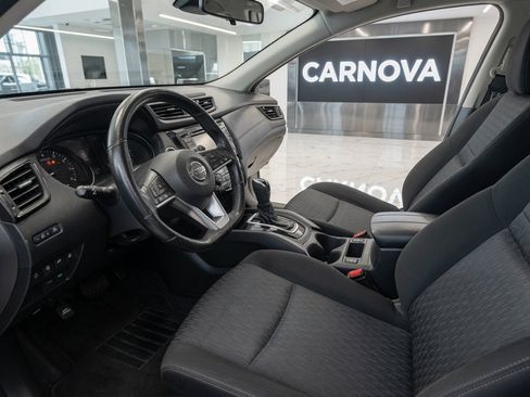 Used 2020 Nissan Rogue SV FWD image 6