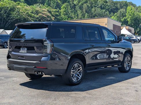 Used 2026 Chevrolet Suburban Z71 w/ Comfort Package AWD/4WD image 9