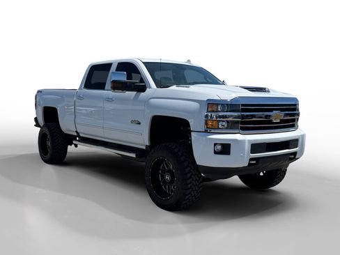 Used 2018 Chevrolet Silverado 2500 High Country w/ Duramax Plus Package AWD/4WD image 7