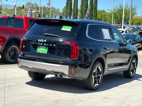 Used 2025 Kia Telluride S FWD image 7