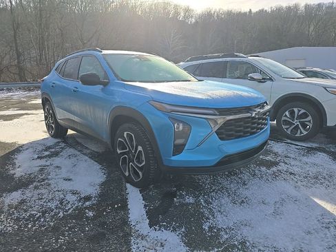 Certified 2025 Chevrolet Trax RS w/ Driver Confidence Package image 4