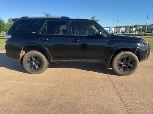 Used 2022 Toyota 4Runner SR5 image 6