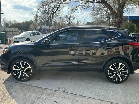 Used 2017 Nissan Rogue Sport SL image 1