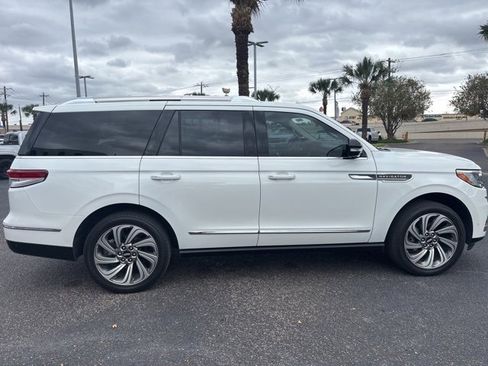 Used 2023 Lincoln Navigator Reserve image 7