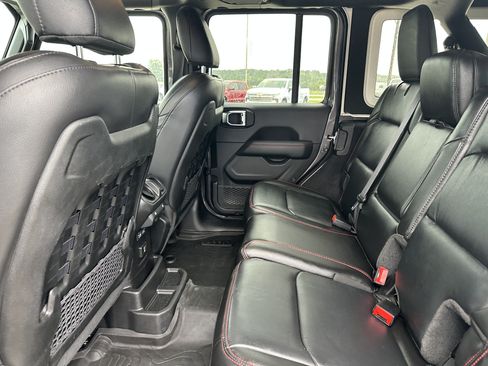 Used 2023 Jeep Wrangler Unlimited Rubicon w/ Cold Weather Group AWD/4WD image 21