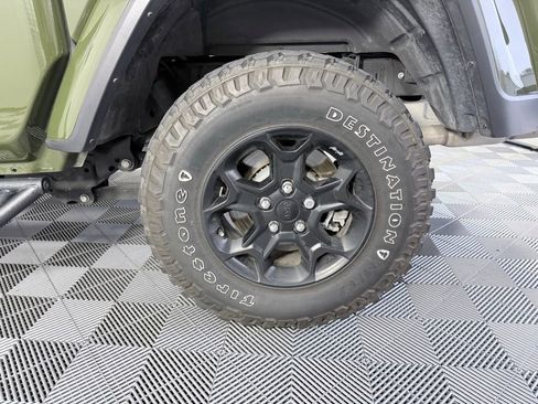 Used 2023 Jeep Gladiator Willys image 29
