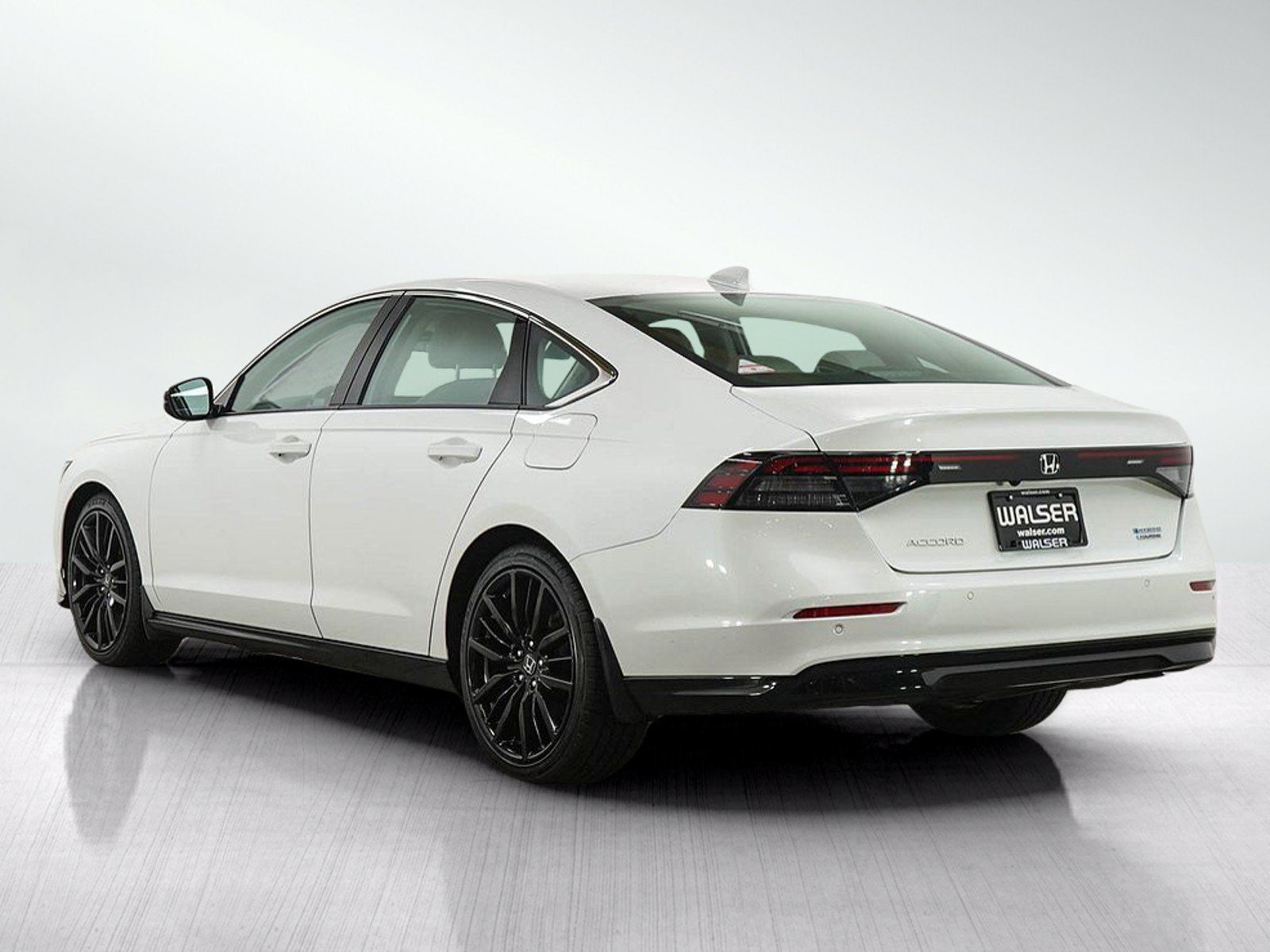Used 2023 Honda Accord Touring image 3