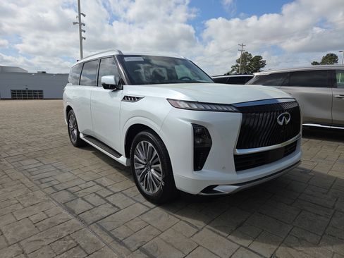 Used 2025 INFINITI QX80 Sensory image 3