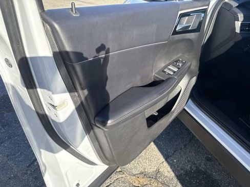 Used 2023 Mitsubishi Outlander SE image 18