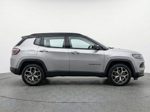 Used 2025 Jeep Compass Limited AWD/4WD image 11