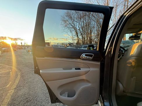 Used 2014 Jeep Grand Cherokee Limited image 15
