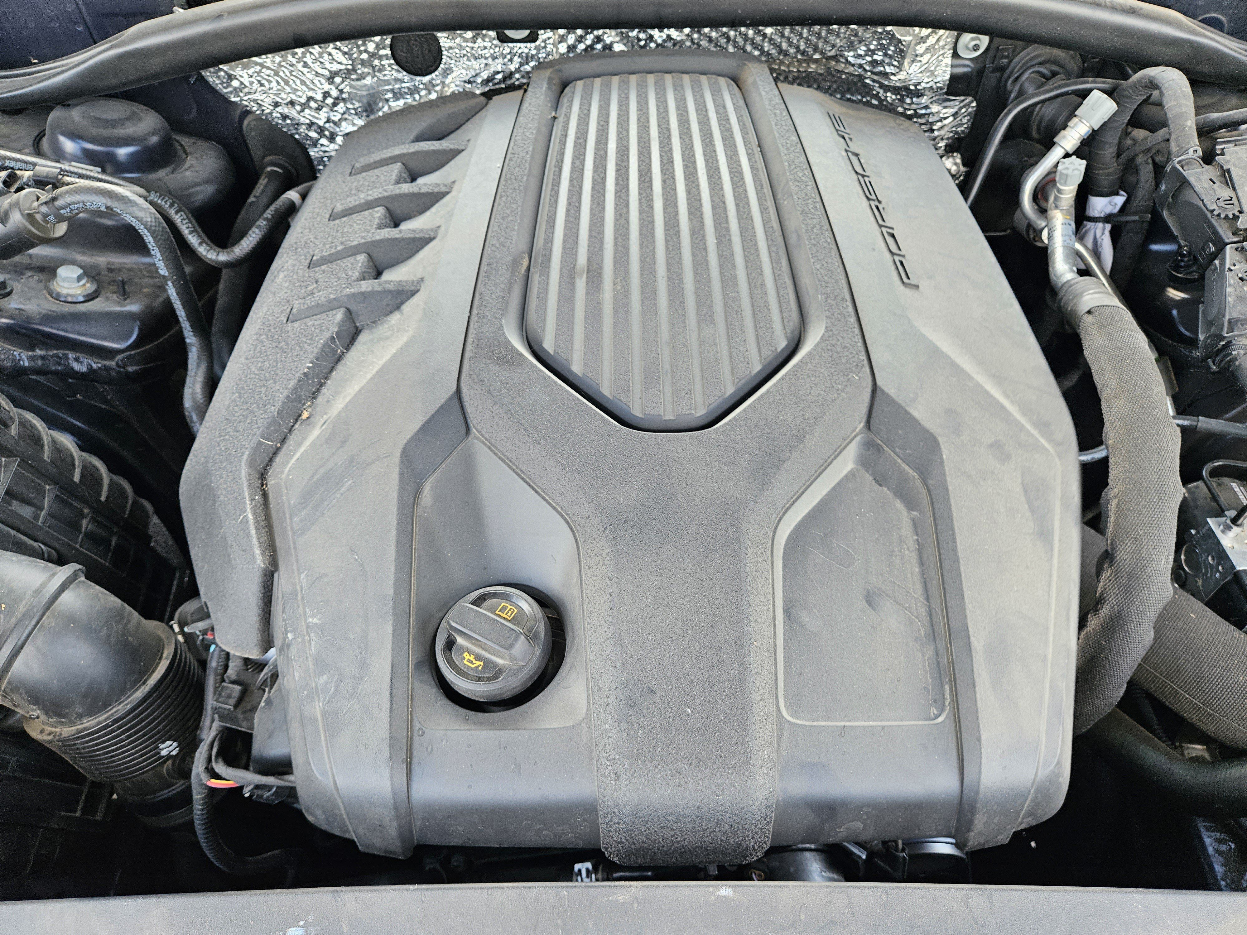 Certified 2023 Porsche Macan AWD/4WD image 30