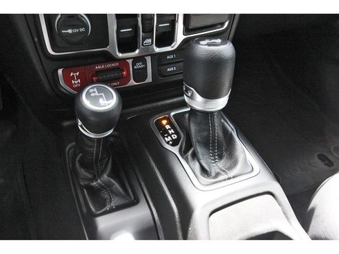 Used 2024 Jeep Wrangler Unlimited Sport AWD/4WD image 29