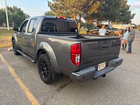 Used 2021 Nissan Frontier SV w/ Midnight Edition Floor Mats AWD/4WD image 7