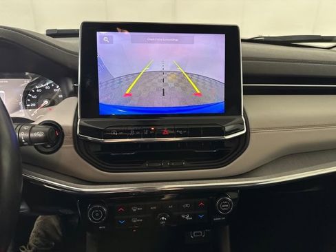 Used 2022 Jeep Compass Limited image 22