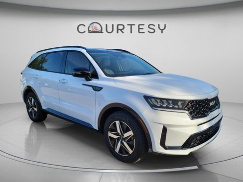 Used 2023 Kia Sorento S w/ Panoramic Sunroof Package FWD image 5