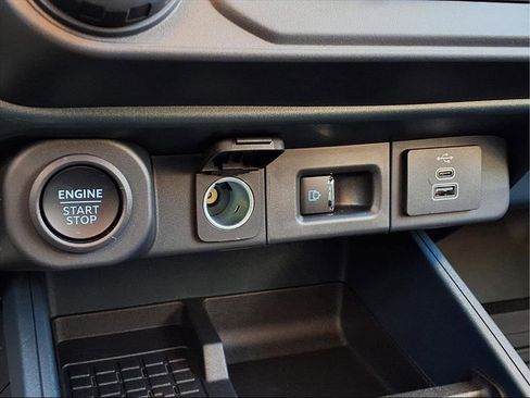 New 2025 Ford Maverick Lariat w/ Black Appearance Package image 8