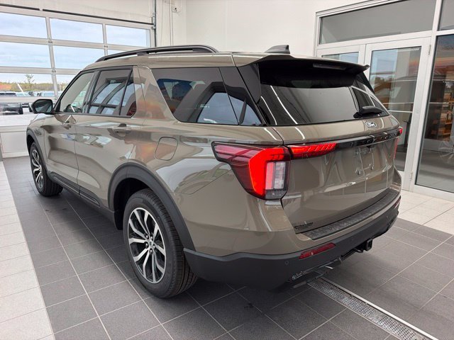 New 2027 Ford Explorer ST-Line AWD/4WD image 4