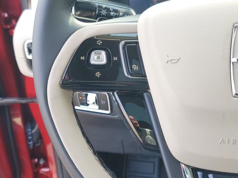 New 2026 Lincoln Corsair Premiere image 17