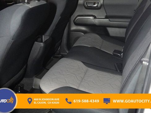 Used 2022 Toyota Tacoma TRD Sport image 14