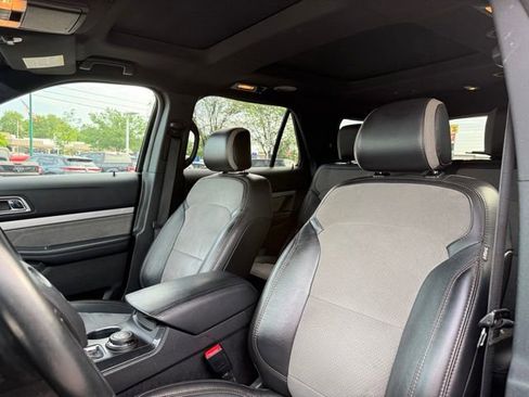 Used 2017 Ford Explorer XLT AWD/4WD image 13
