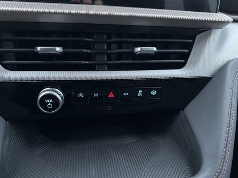 Used 2025 Ford Explorer Active image 21