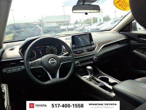 Used 2024 Nissan Altima 2.5 SV FWD image 13