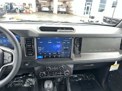 Used 2025 Ford Bronco 4-Door AWD/4WD image 26