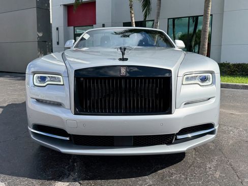 Used 2017 Rolls-Royce Dawn image 5
