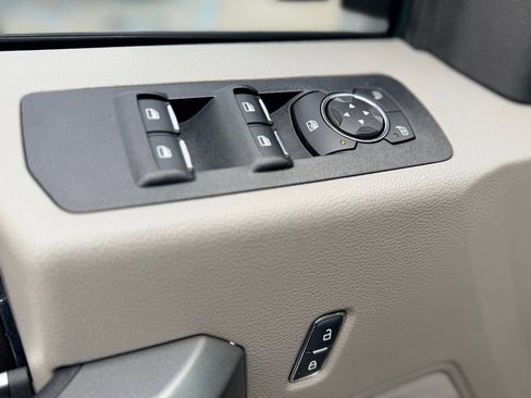 Used 2019 Ford F150 XLT image 11