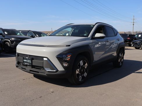 Used 2025 Hyundai Kona SEL image 3