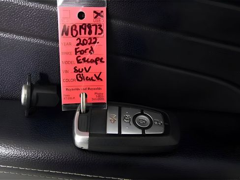 Used 2022 Ford Escape SE w/ SE Sport Appearance Package image 17