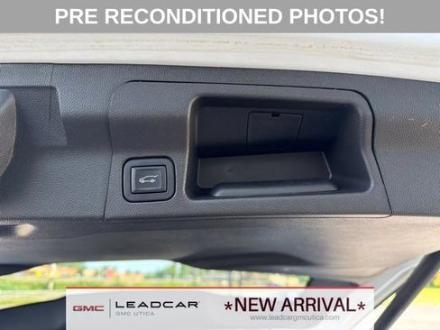Used 2023 GMC Acadia AT4 w/ Technology Package AWD/4WD image 18