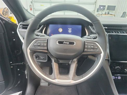 New 2025 Jeep Grand Cherokee Limited w/ Trailer Tow Package image 25