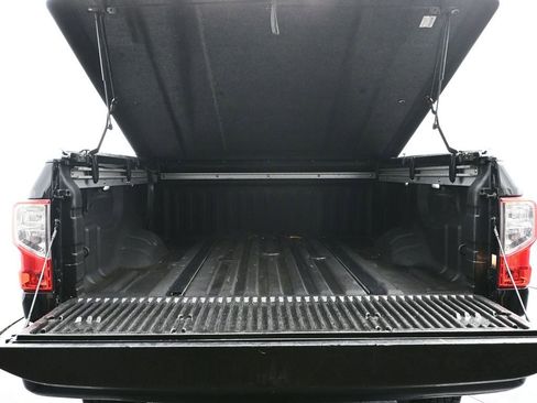 Used 2016 Nissan Titan SL image 16