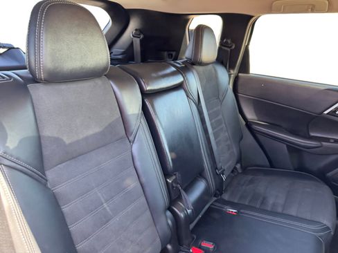 Used 2024 Mitsubishi Outlander SE image 18