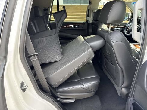 Used 2019 Cadillac Escalade Premium Luxury AWD/4WD image 11