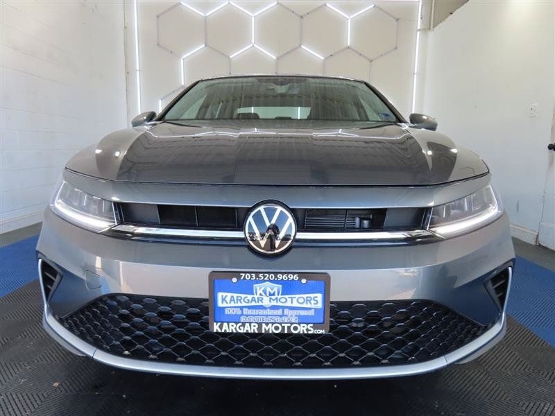 Used 2026 Volkswagen Jetta SE FWD image 2