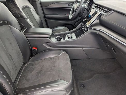 Certified 2024 Jeep Grand Cherokee L Laredo image 30