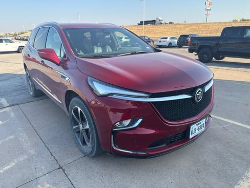 Used 2022 Buick Enclave Essence w/ Sport Touring Edition FWD image 4