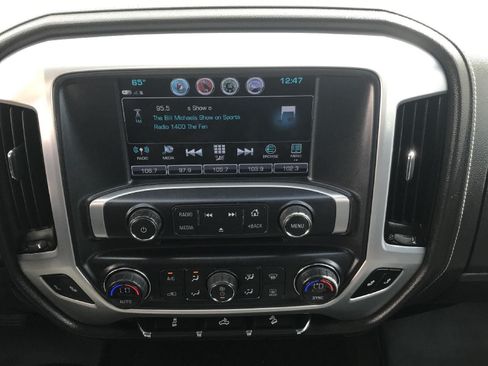 Used 2017 GMC Sierra 1500 SLE w/ SLE Value Package AWD/4WD image 6