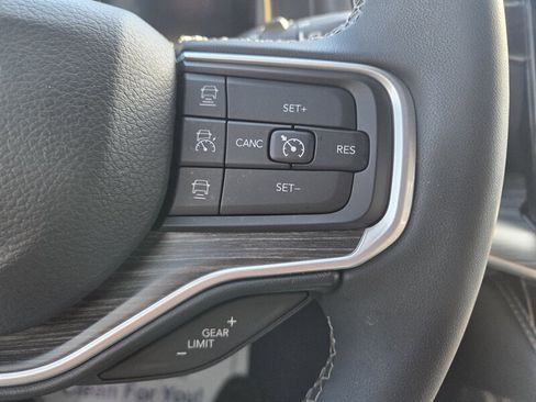 Used 2024 Jeep Wagoneer L Series II image 17